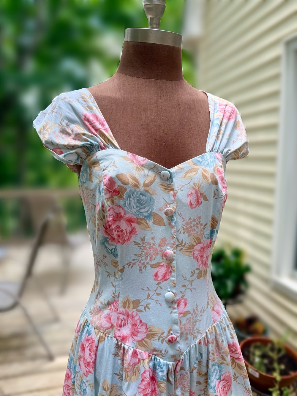 Floral Sweetheart Neckline Cotton Picnic Dress Buttoned Bodice Vintage Cyprus - Picture 4 of 10